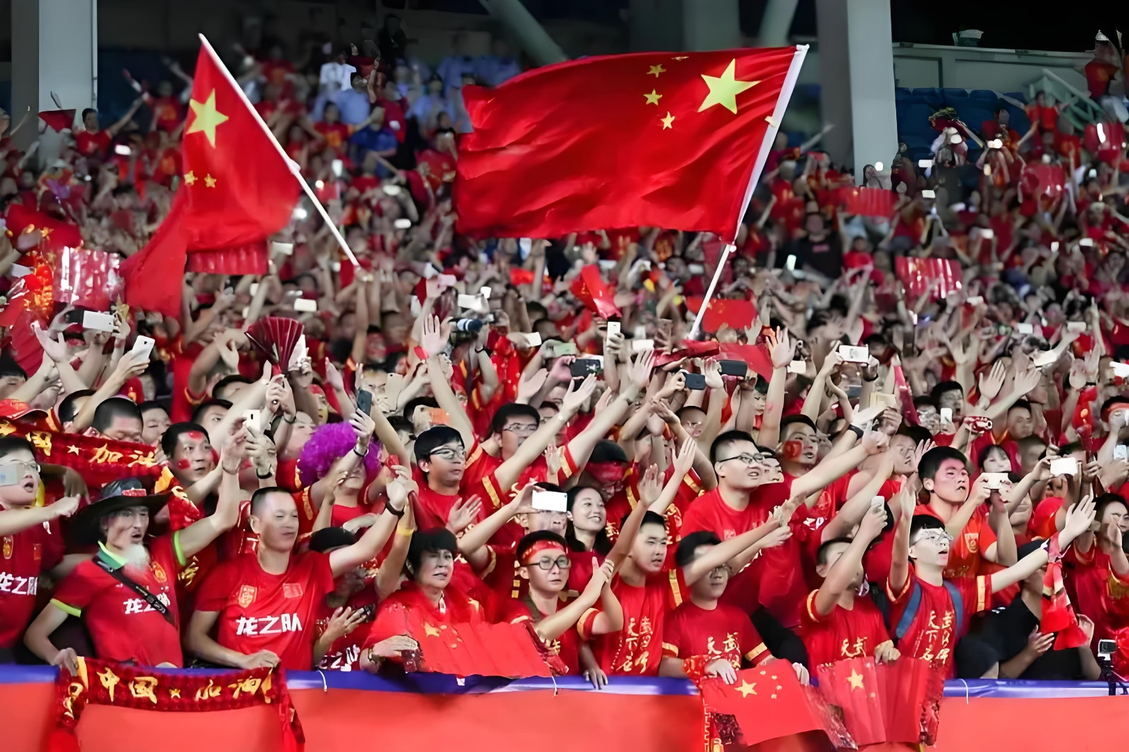 关于精彩连连：赛场上奋勇拼搏的精英的信息